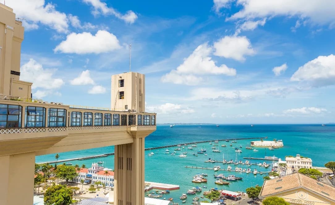 Vue sur la baie de Tous les Saints depuis Salvador.